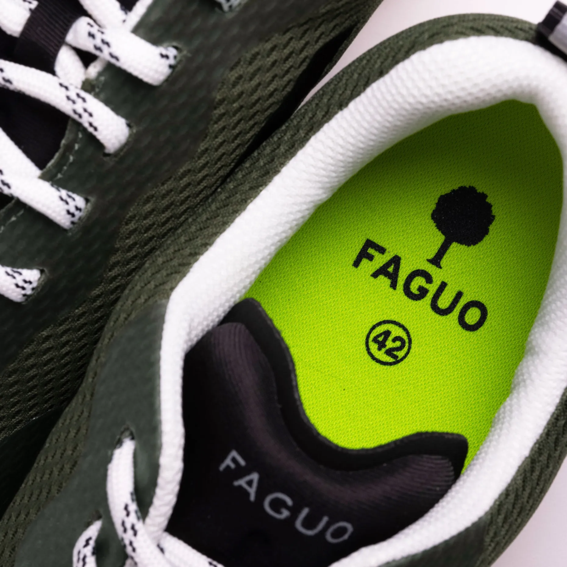 Runnings Kaki & Noir Vegan