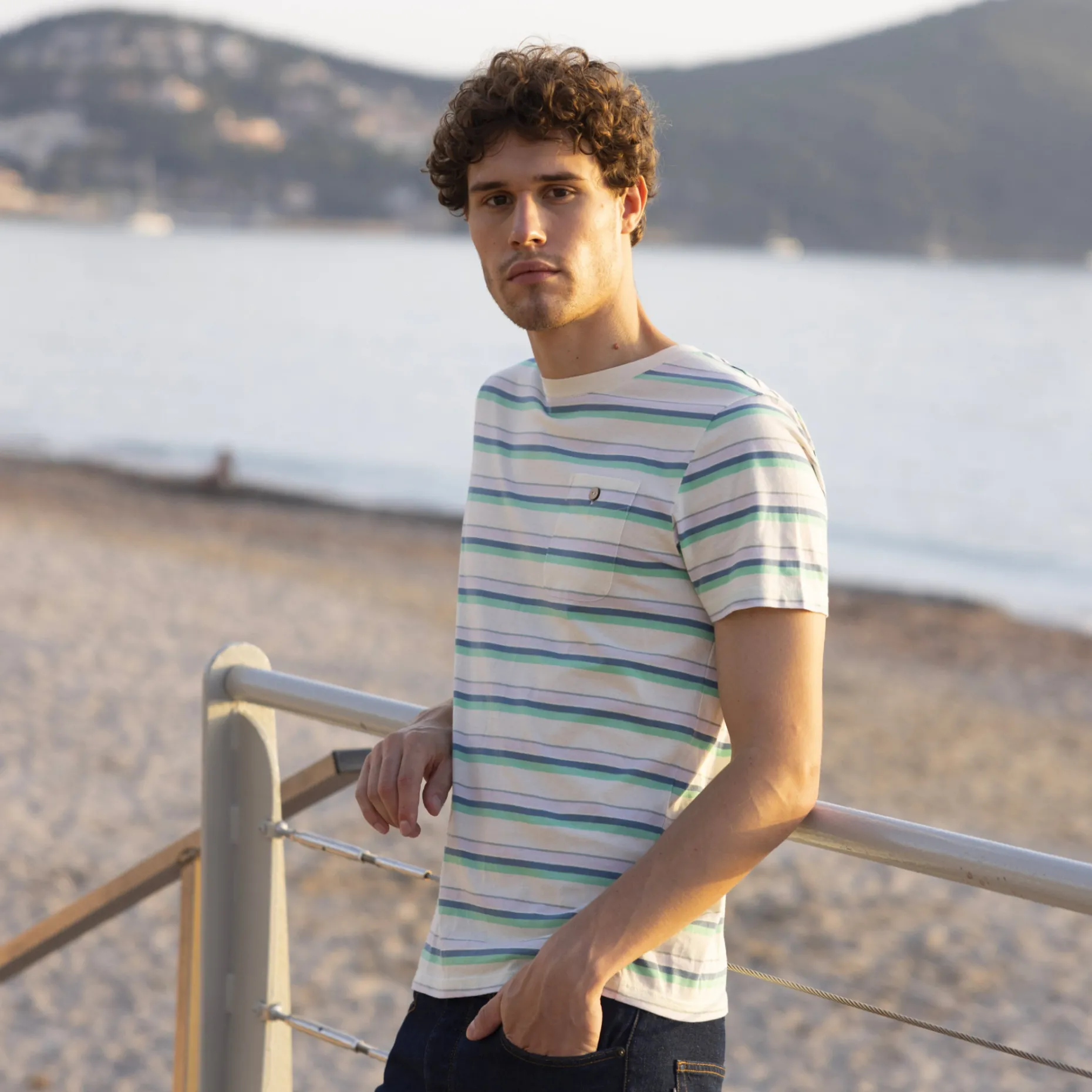 T-Shirt Ecru A Rayures Bleues Et Vertes